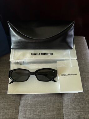 GENTLE MONSTER Black Geometric Sunglasses